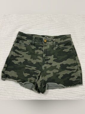 Universal Thread Olive Green Camo High-Rise Jean Shorts